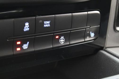 Bright White Clearcoat 2018 RAM 1500 SPORT