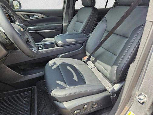 Sterling Gray Metallic 2026 Chevrolet Traverse LT