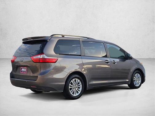 2017 Toyota Sienna XLE