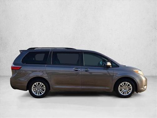 2017 Toyota Sienna XLE