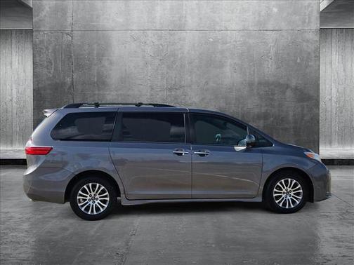 2018 Toyota Sienna XLE