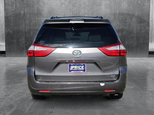 2018 Toyota Sienna XLE