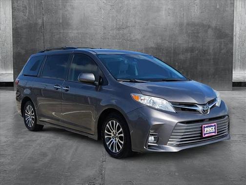 2018 Toyota Sienna XLE