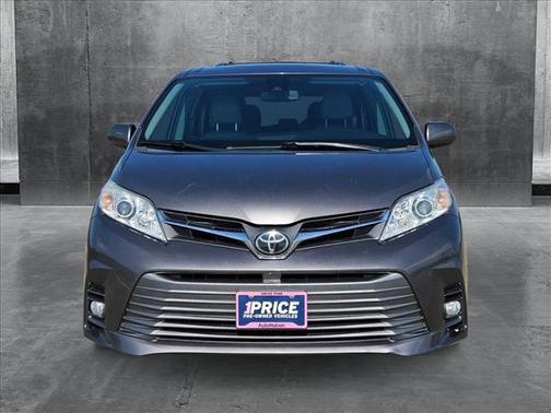 2018 Toyota Sienna XLE