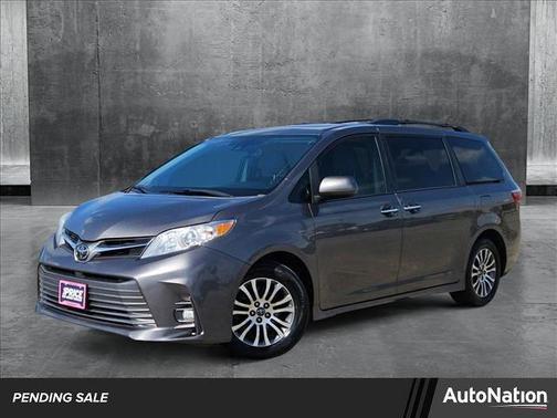 2018 Toyota Sienna XLE