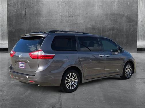 2018 Toyota Sienna XLE