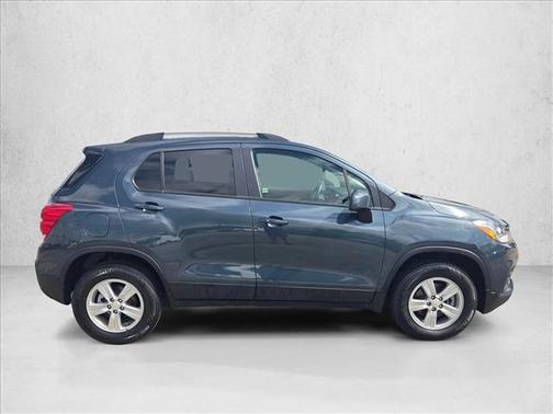 Shadow Gray Metallic 2022 Chevrolet Trax LT