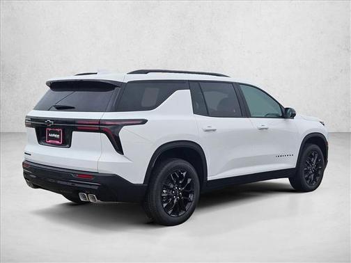 Summit White 2026 Chevrolet Traverse LT