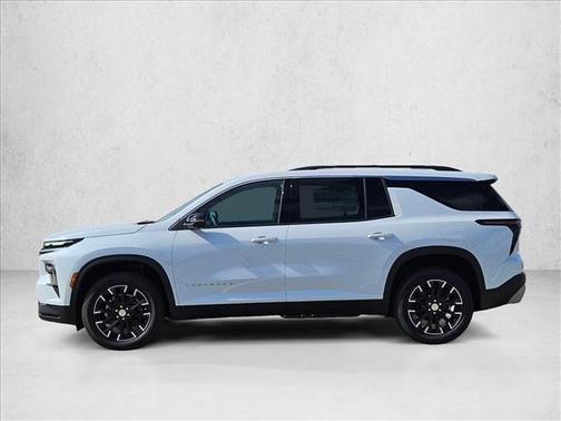 Polar White Tricoat 2026 Chevrolet Traverse LT