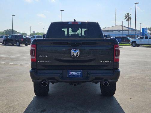 Diamond Black Crystal Pearlcoat 2023 RAM 1500 Limited