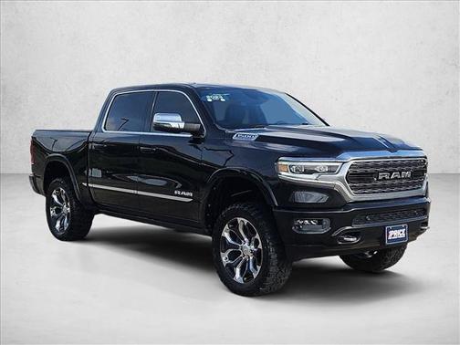 Diamond Black Crystal Pearlcoat 2023 RAM 1500 Limited
