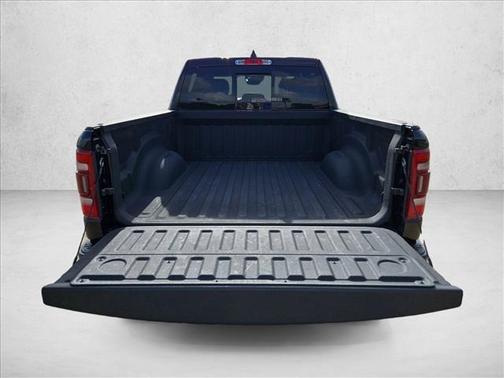 Diamond Black Crystal Pearlcoat 2023 RAM 1500 Limited