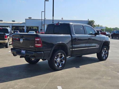 Diamond Black Crystal Pearlcoat 2023 RAM 1500 Limited