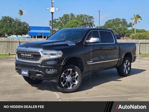 Diamond Black Crystal Pearlcoat 2023 RAM 1500 Limited