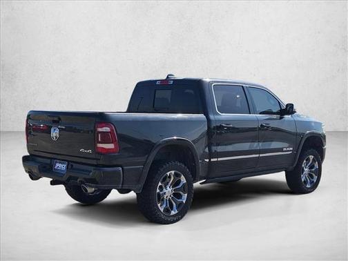 Diamond Black Crystal Pearlcoat 2023 RAM 1500 Limited