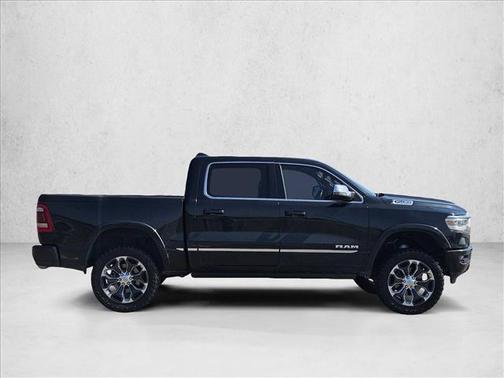 Diamond Black Crystal Pearlcoat 2023 RAM 1500 Limited