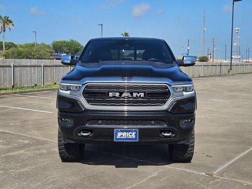 Diamond Black Crystal Pearlcoat 2023 RAM 1500 Limited