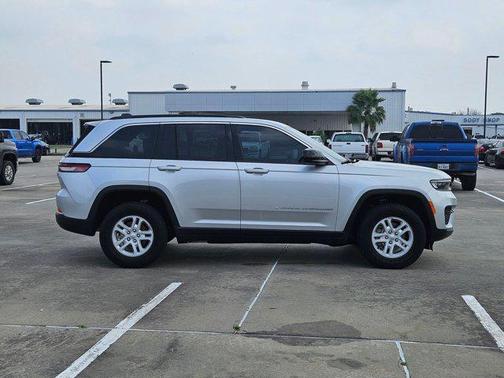 Silver Zynith 2024 Jeep Grand Cherokee Laredo