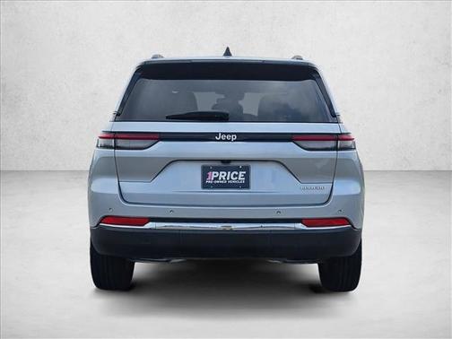 Silver Zynith 2024 Jeep Grand Cherokee Laredo