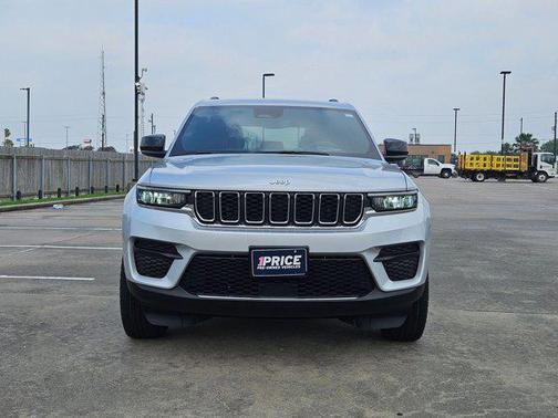Silver Zynith 2024 Jeep Grand Cherokee Laredo