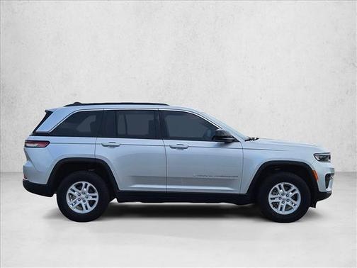 Silver Zynith 2024 Jeep Grand Cherokee Laredo
