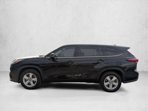 Midnight Black Metallic 2022 Toyota Highlander LE