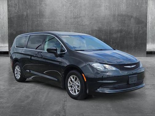 2022 Chrysler Voyager LX