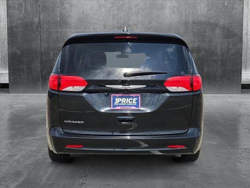 2022 Chrysler Voyager LX