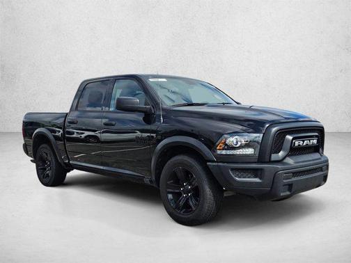 Diamond Black Crystal Pearlcoat 2024 RAM 1500 Classic Warlock Crew Cab 4x2 5'7' Box