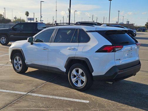 2020 Toyota RAV4 XLE