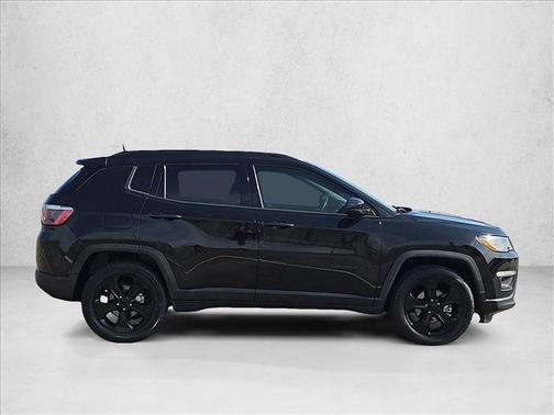 Diamond Black Crystal Pearlcoat 2019 Jeep Compass Latitude