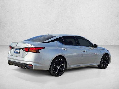 Brilliant Silver Metallic 2024 Nissan Altima SR FWD