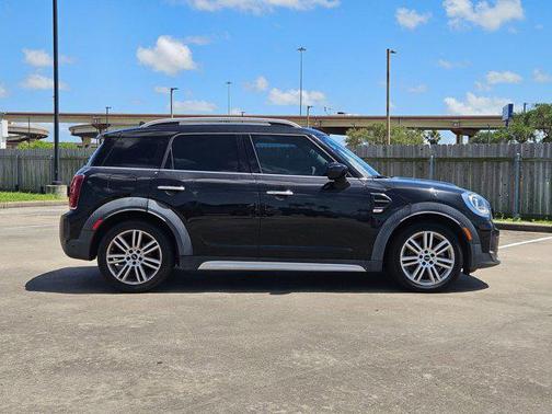 Midnight Black Metallic 2022 MINI Countryman Cooper
