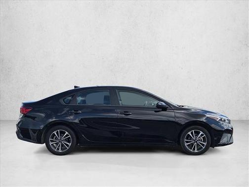 Aurora Black 2024 Kia Forte LXS