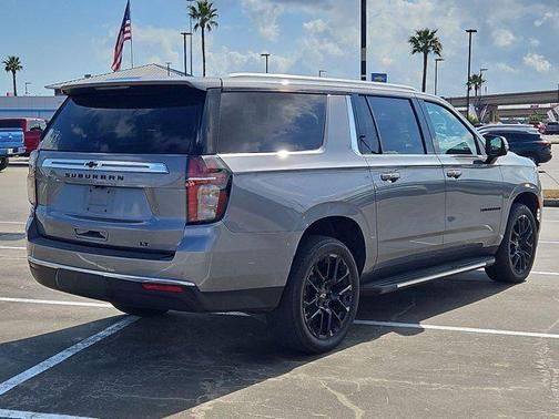 2022 Chevrolet Suburban LT