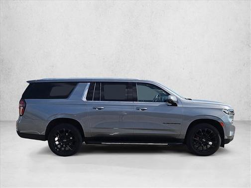 2022 Chevrolet Suburban LT