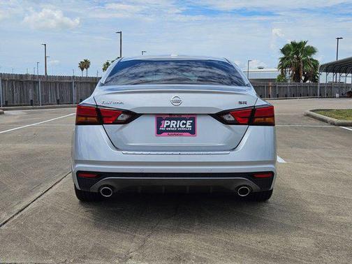 2022 Nissan Altima SR FWD