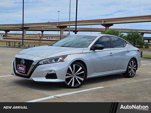 2022 Nissan Altima SR FWD