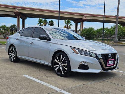2022 Nissan Altima SR FWD
