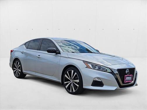 2022 Nissan Altima SR FWD