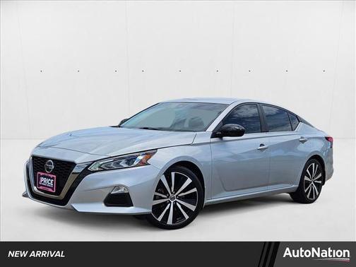 2022 Nissan Altima SR FWD
