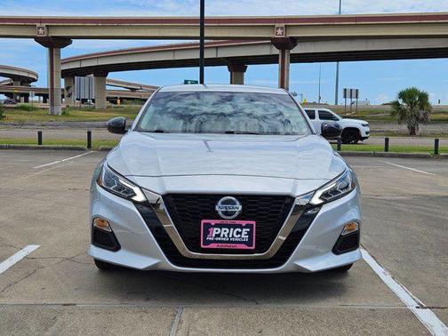 2022 Nissan Altima SR FWD