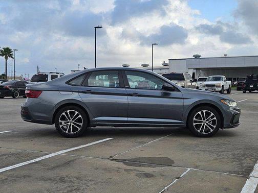 Pure White 2025 Volkswagen Jetta 1.5T Sport