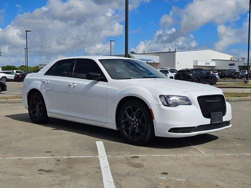 Bright White Clearcoat 2023 Chrysler 300 Touring
