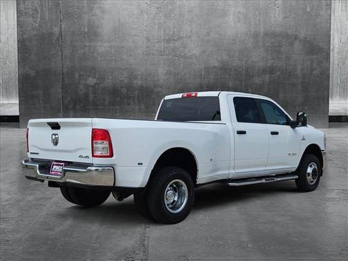2024 RAM 3500 Big Horn Crew Cab 4x4 8' Box