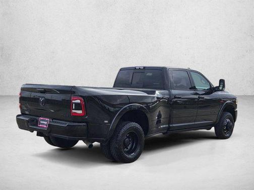 Diamond Black Crystal Pearlcoat 2020 RAM 3500 Laramie Crew Cab 4x4 8' Box