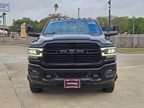 Diamond Black Crystal Pearlcoat 2020 RAM 3500 Laramie Crew Cab 4x4 8' Box