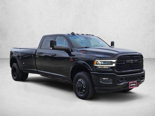 Diamond Black Crystal Pearlcoat 2020 RAM 3500 Laramie Crew Cab 4x4 8' Box