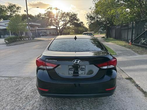 2014 Hyundai ELANTRA SE
