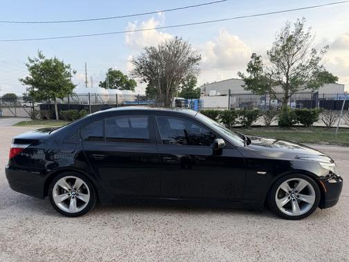 Black 2009 BMW 528 4dr Sdn 528i RWD